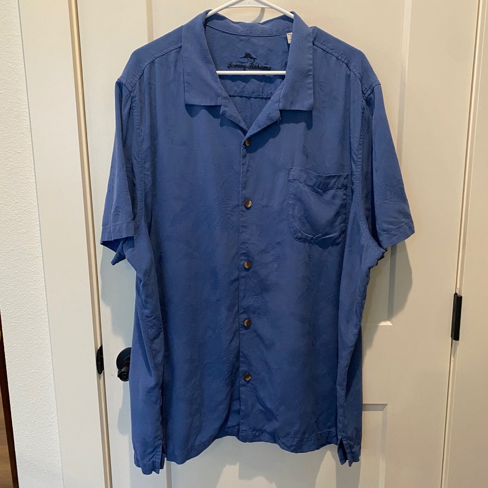Tommy Bahama Hawaiian Sjirr Sleeve Shirt. XXL. 100% Silk. Blue w/Floral